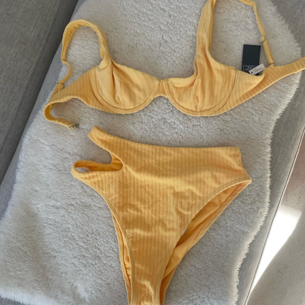 NWT Abercrombie + Fitch terry cloth bikini